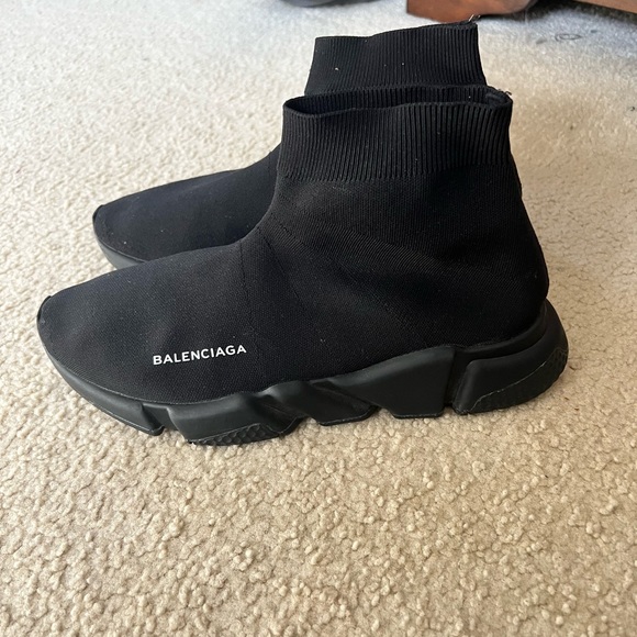 These are Men’s speed sneaker black balenciagas - Picture 6 of 6